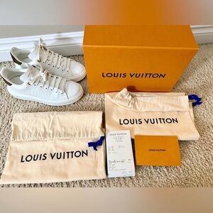 LV TIME OUT SNEAKER